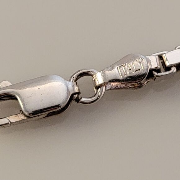 Sterling Silver 18" 3mm Box Chain - Picture 4 of 6